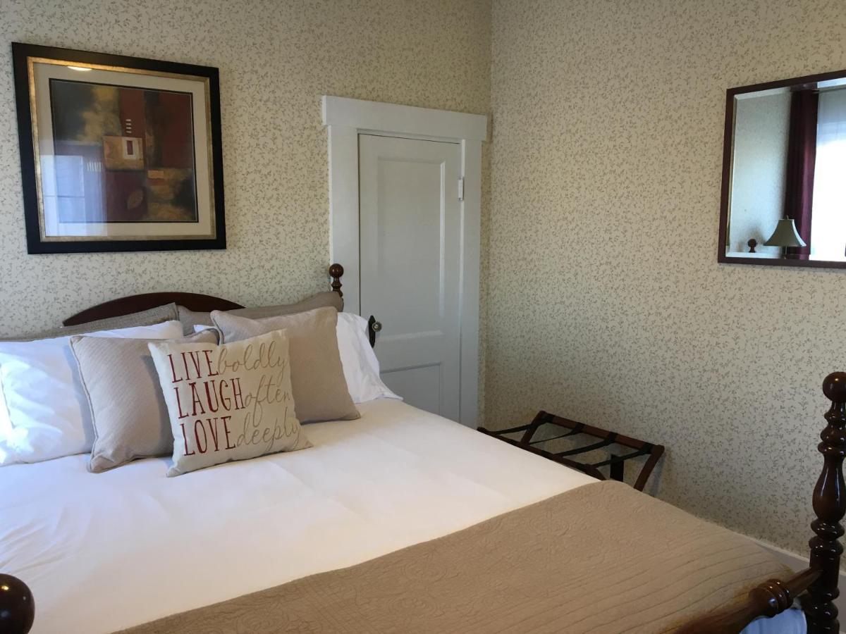Standard Queen Room