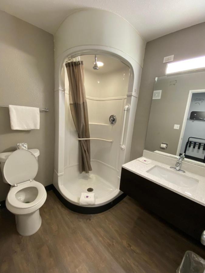 Deluxe King Room-Hearing accessible Nonsmoking Refrigerator Microwave,1165733064:JPEG
