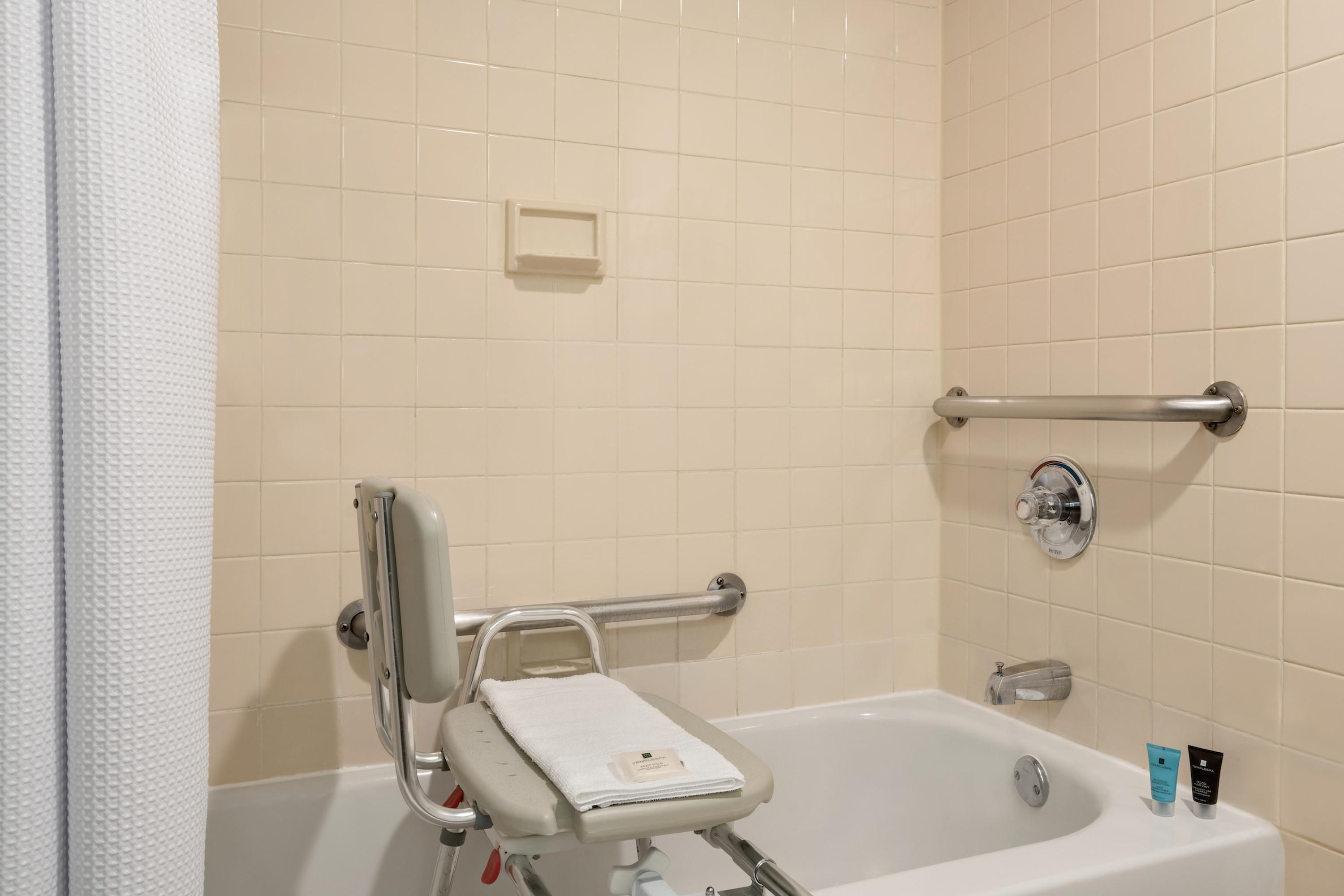 King Room - Mobility Access Tub - Non-Smoking