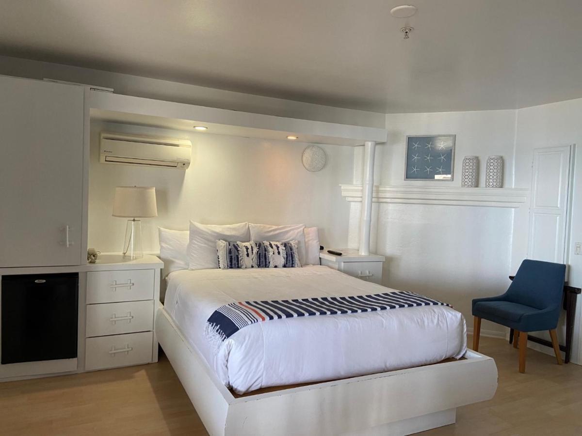 Deluxe Queen Room with Ocean View (Azahar)