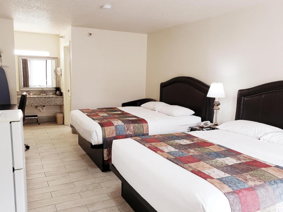 Room with Two Queen Beds - Smoking