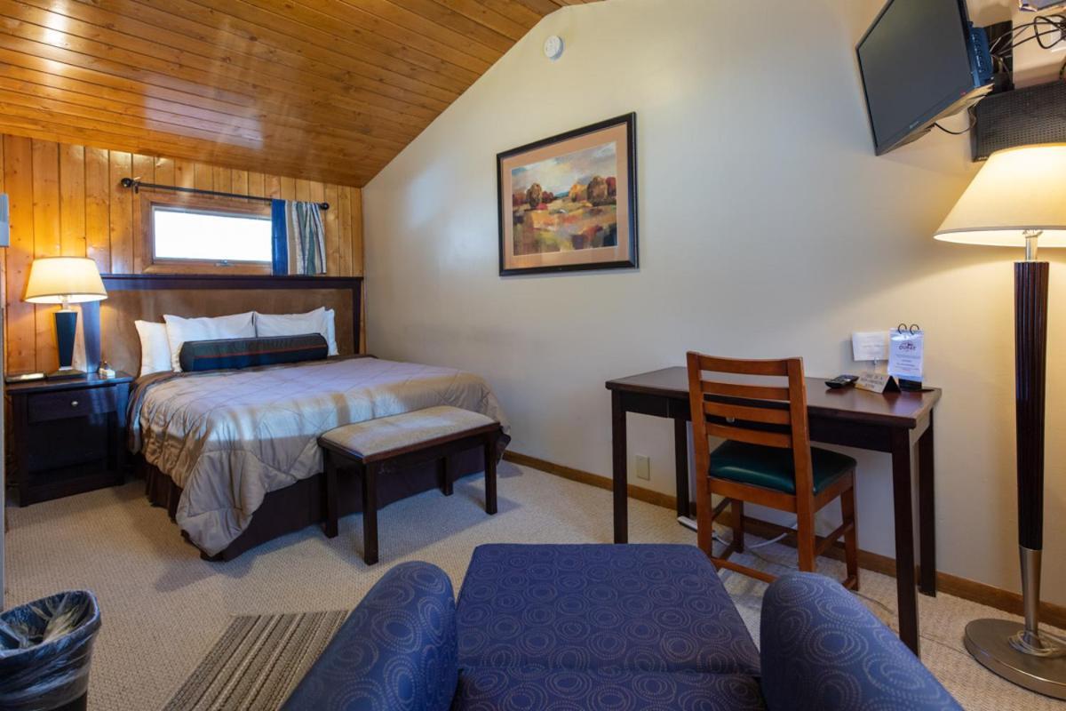 Habitación con cama grande