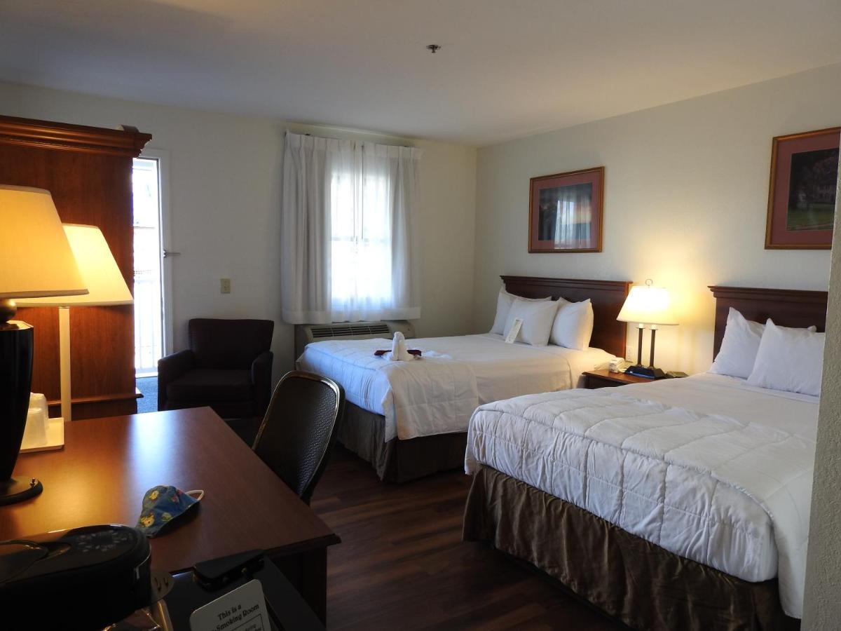 Standard Room Two Double Beds Pet Friendly