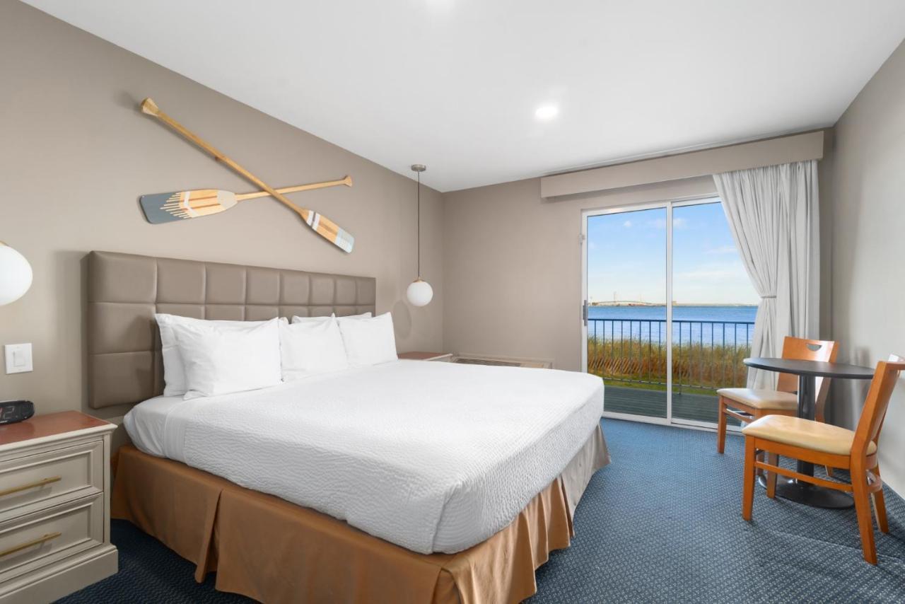 Single Room with Lake View