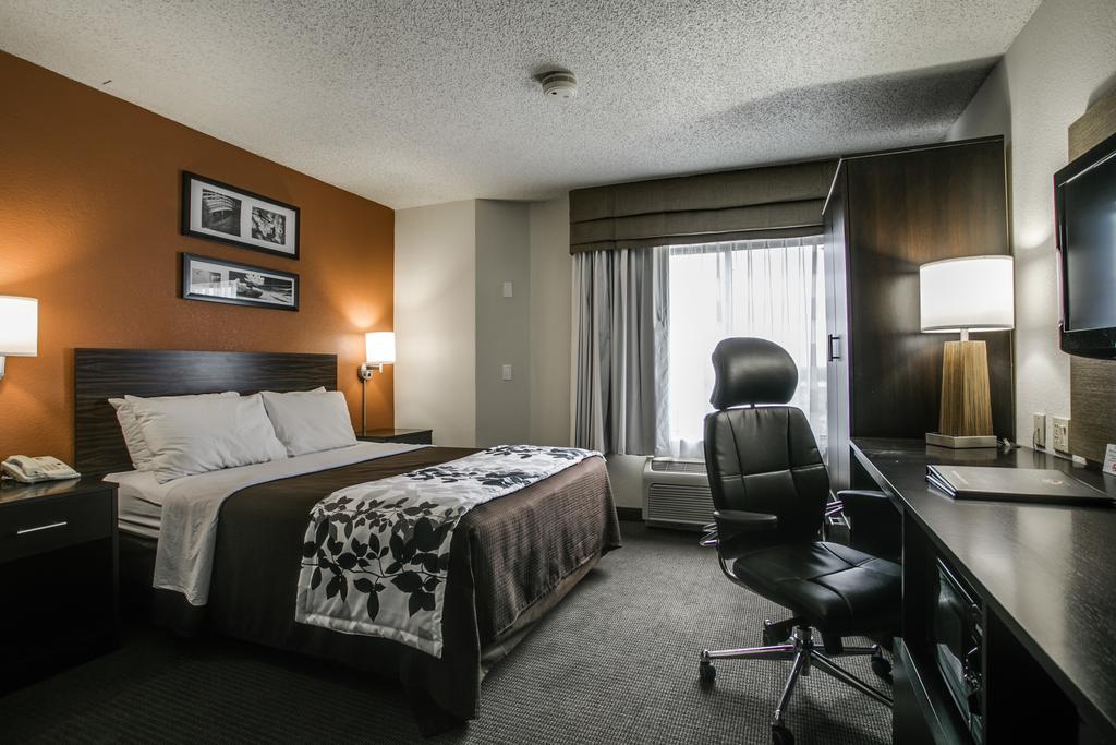 Standard King Room - Non-Smoking
