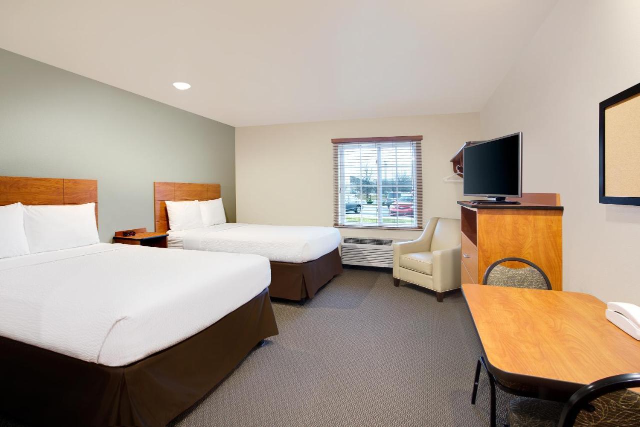 Queen Suite Two Queen Beds Smoking