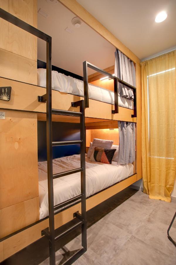 Family/Group Room, 1 Queen Bed and 6Twin Bunk Beds