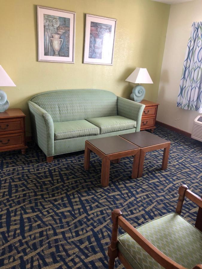 King Suite with spa bath - Oceanfront - Private Balcony