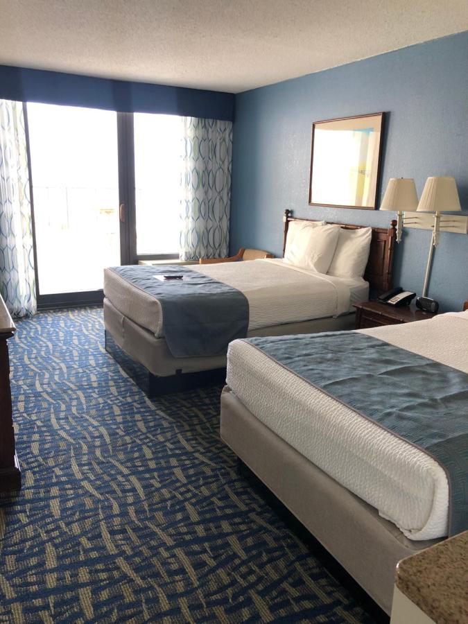 Standard Room with Two Double Beds - Shared Deck - Oceanfront