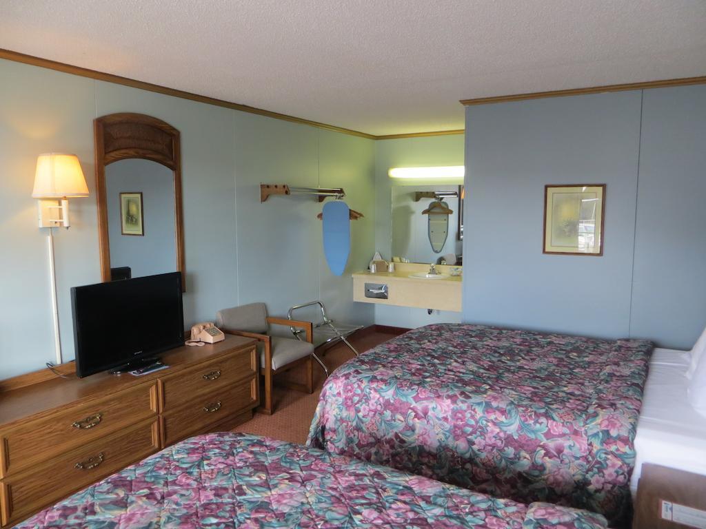 Economy Queen Room