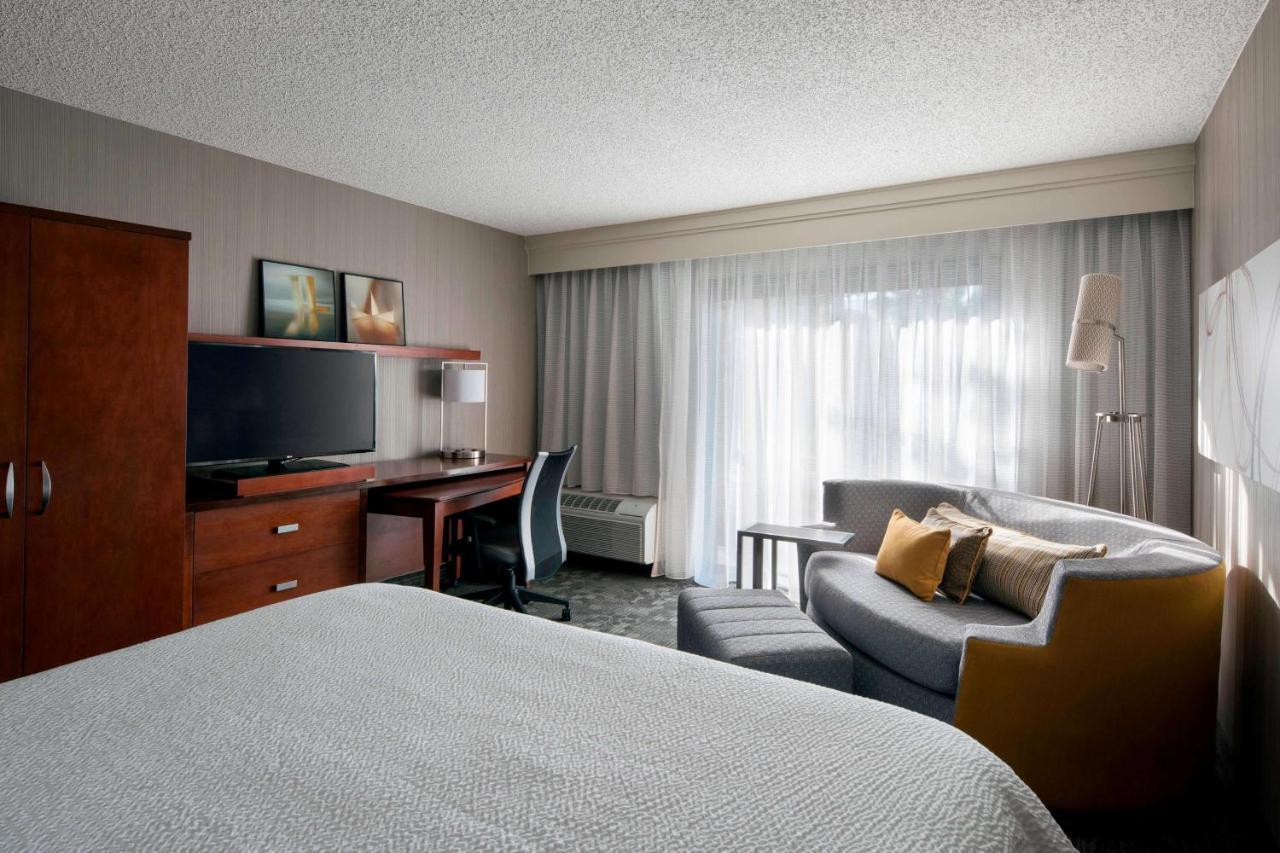 Deluxe King Room with Pool View