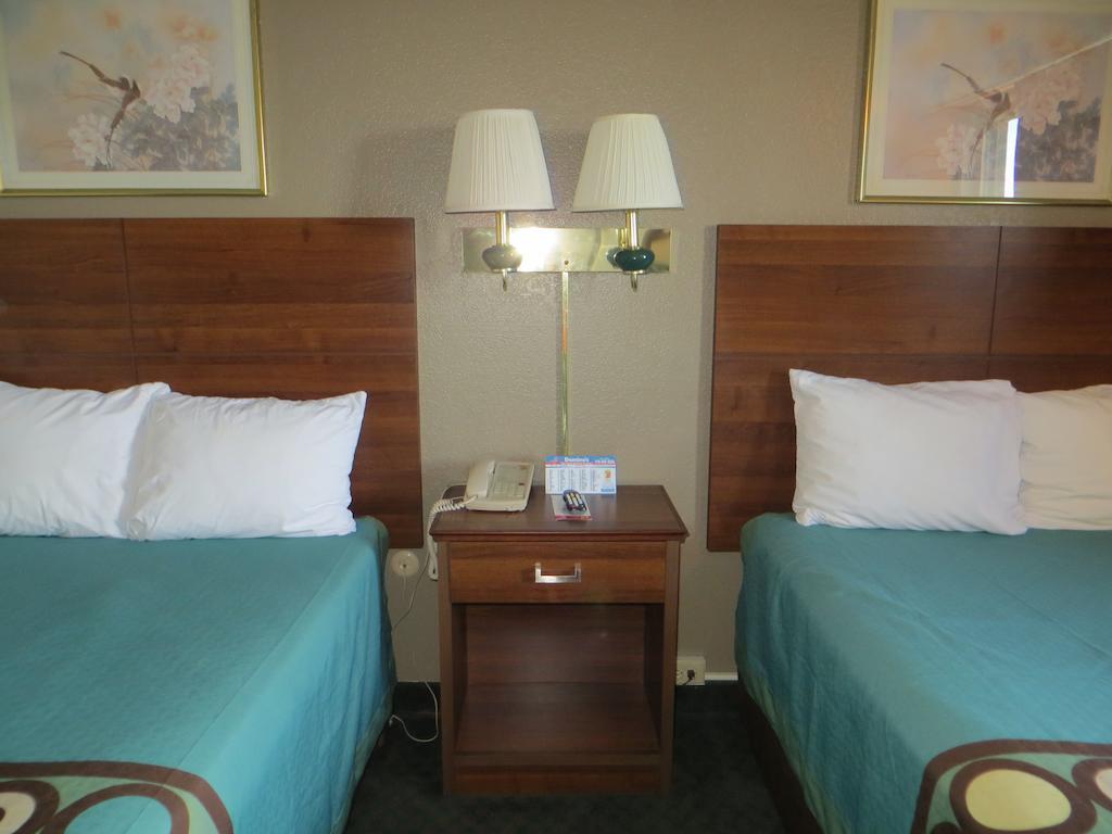 Double Room with Two Double Beds - Mobility Access/Non-Smoking
