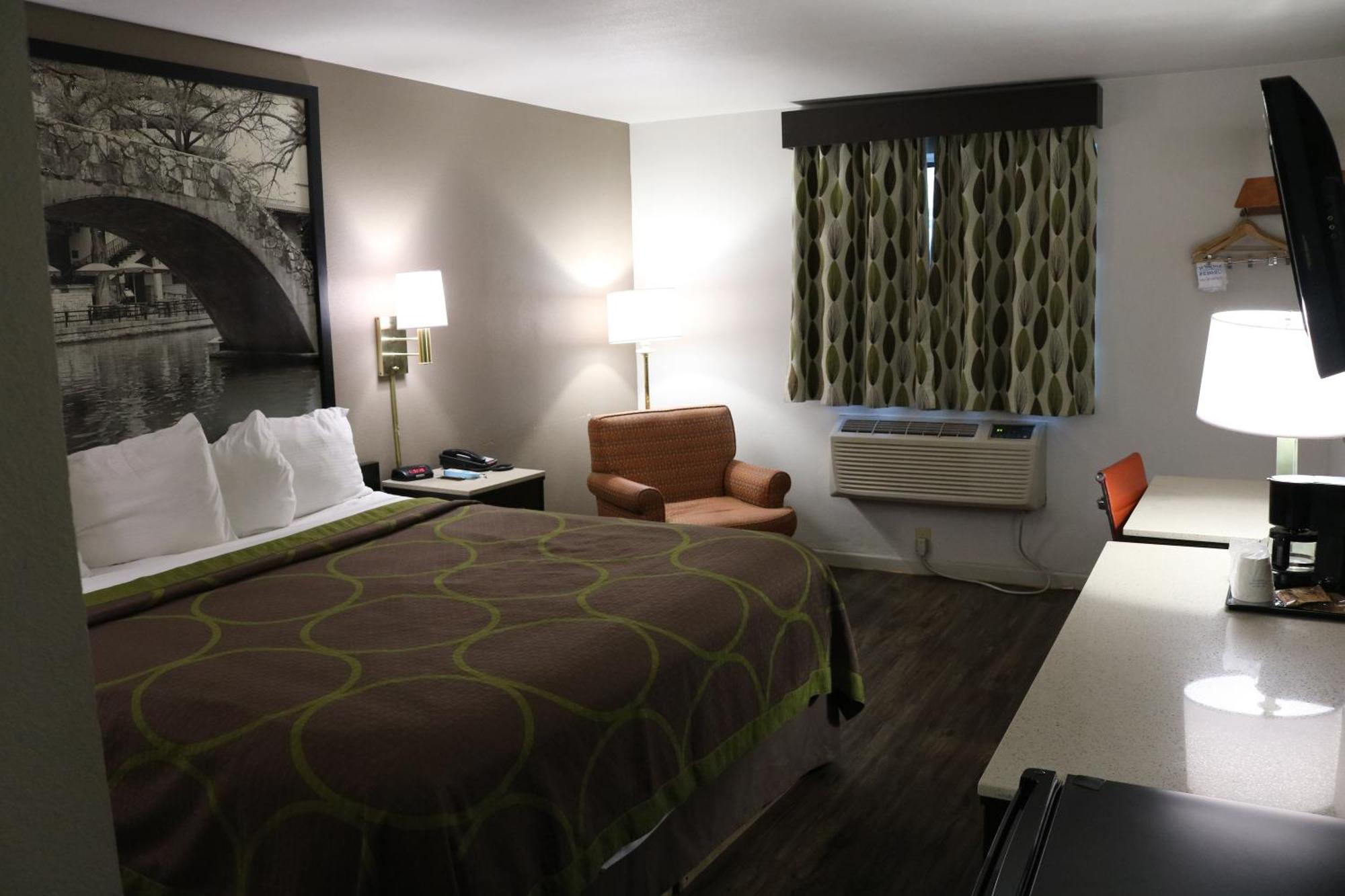 King Room Bath Tub Mobility or Hearing Accessible Non-Smoking,1210423837:JPEG
