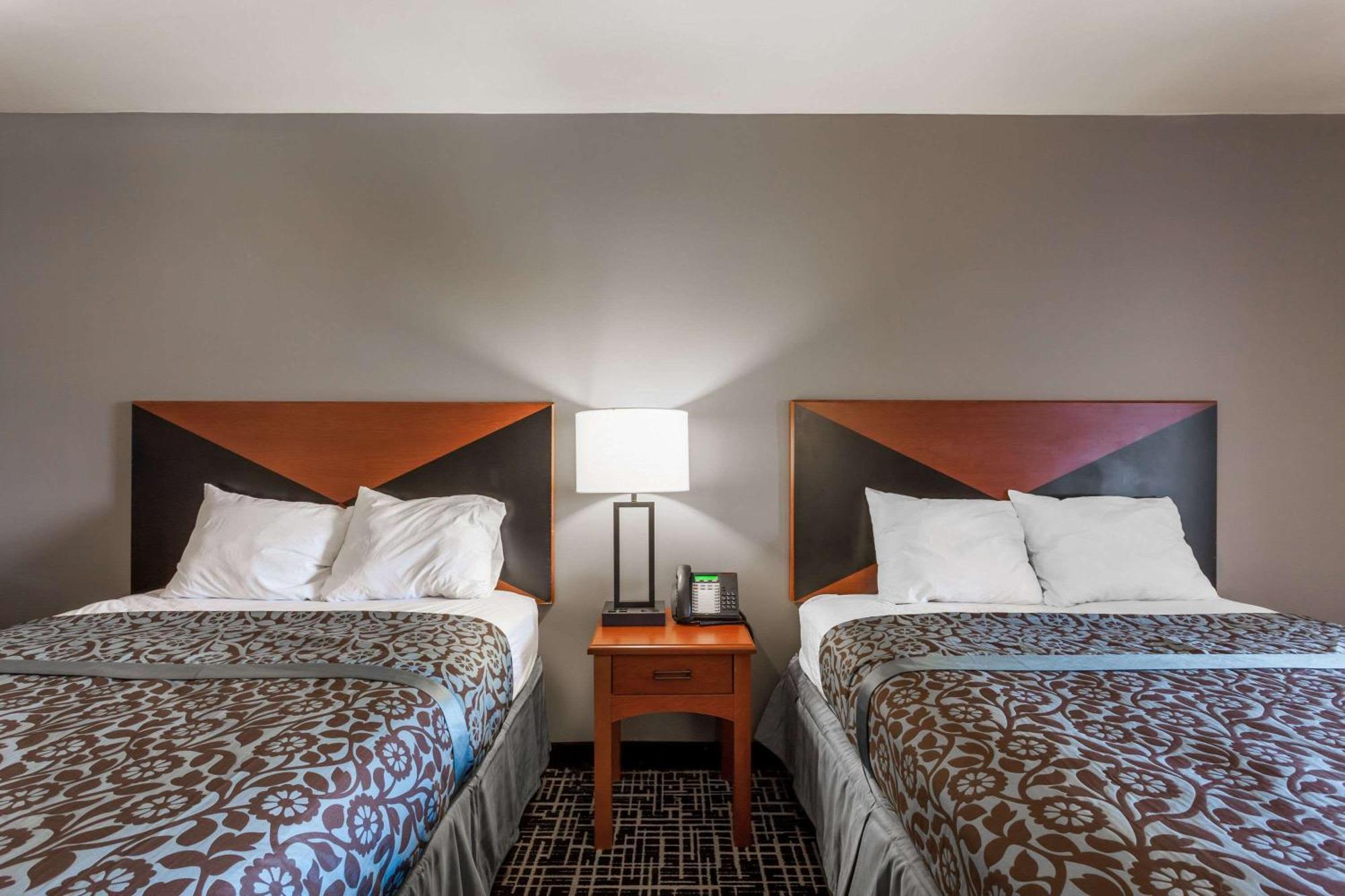 Deluxe Queen Room - Mobility Access/Non-Smoking