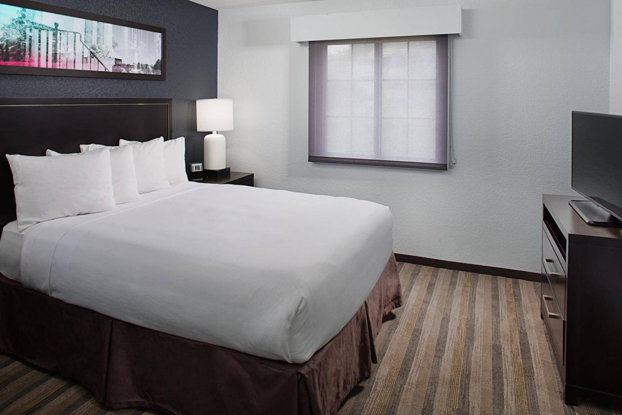 Two-Bedroom Suite with Accessible Tub