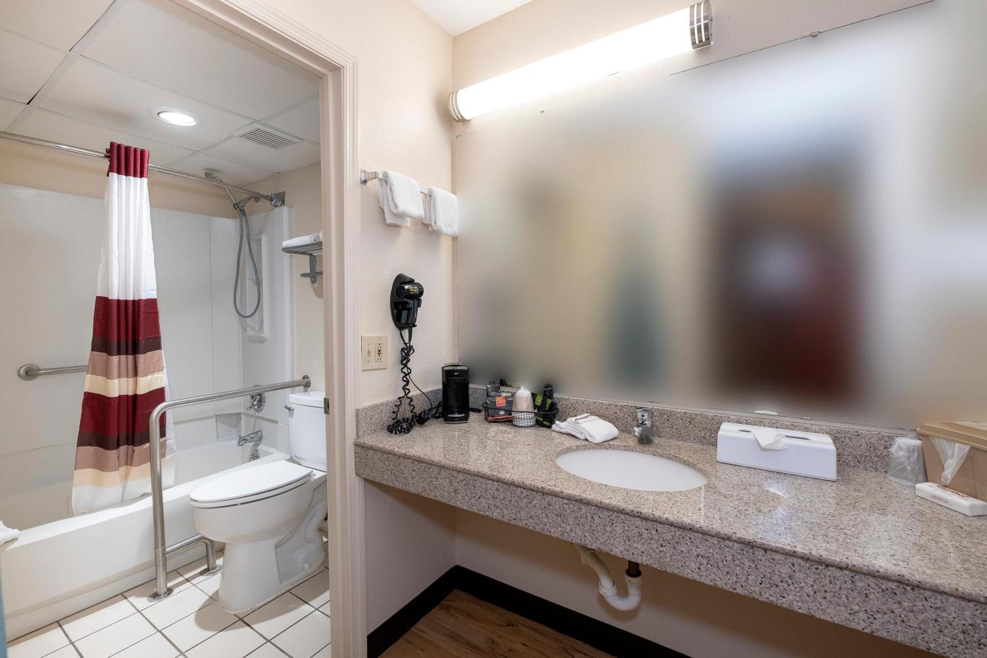 Deluxe Queen Room Disability Access Non-Smoking