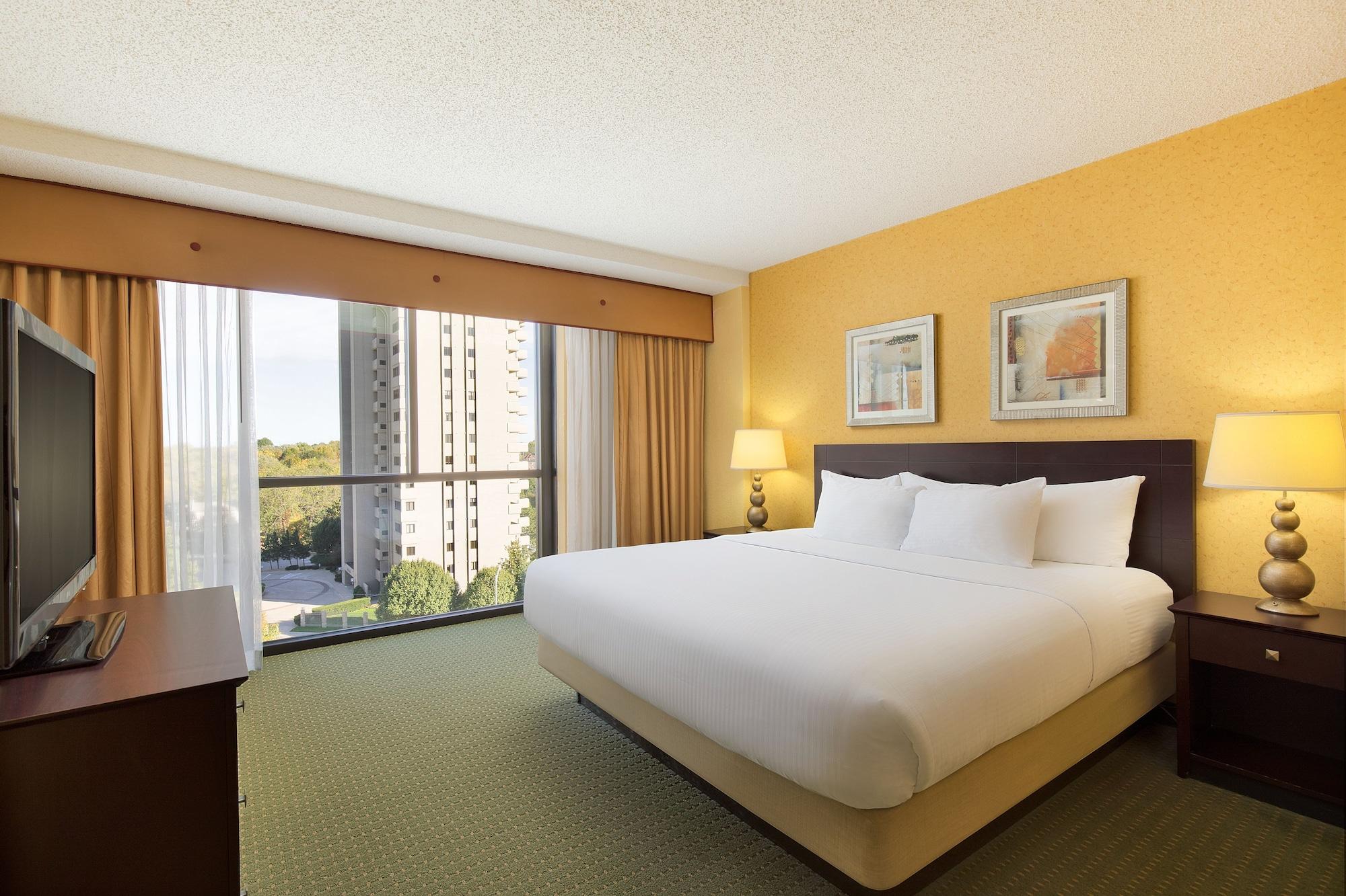 Executive Suite,824563988:JPEG