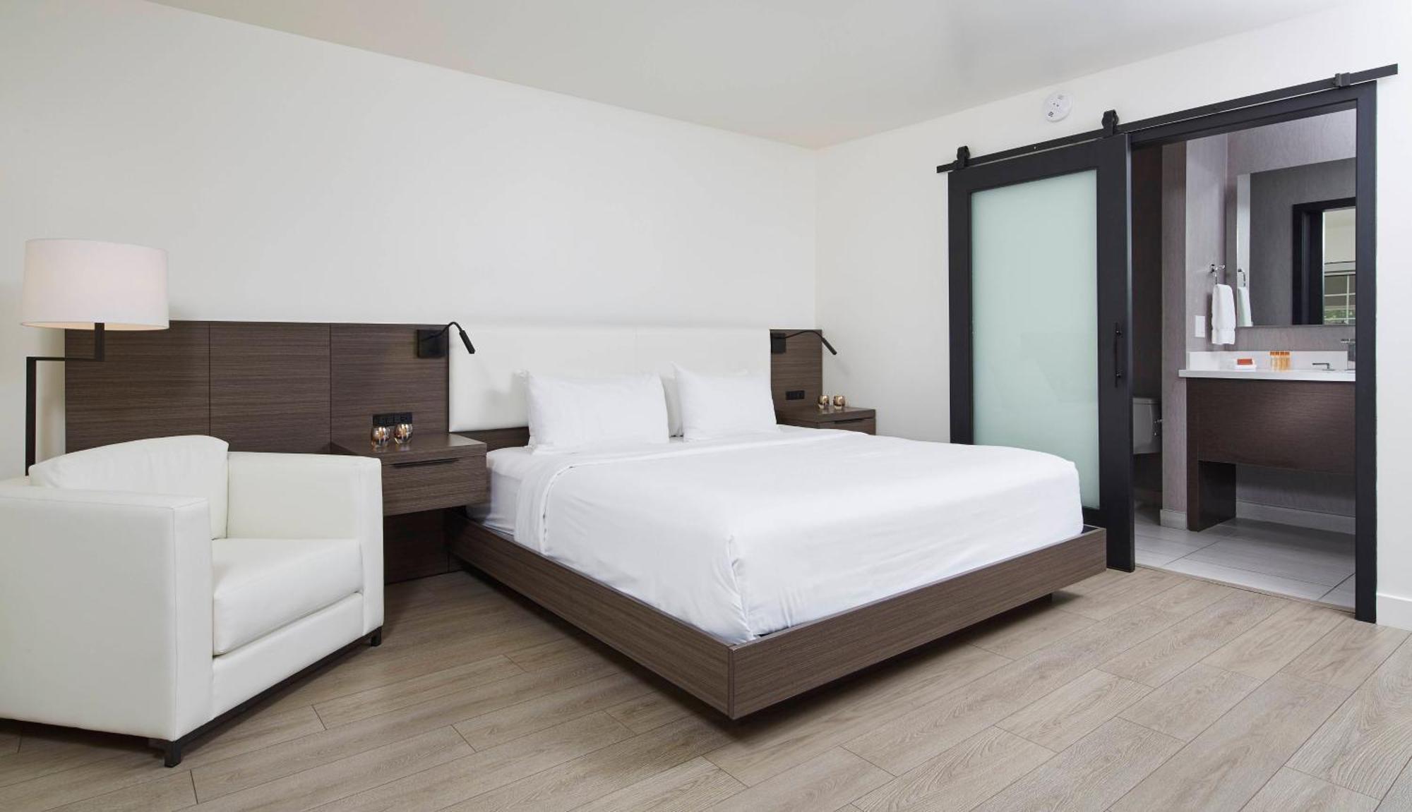 Deluxe King Room,1012445794:JPEG