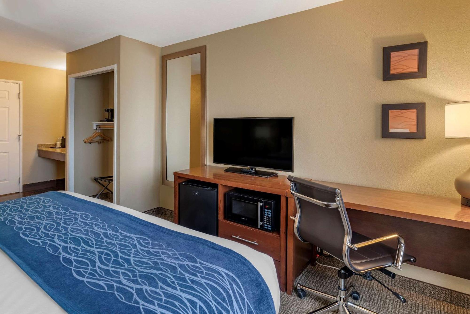 King Room - Accessible/Non-Smoking