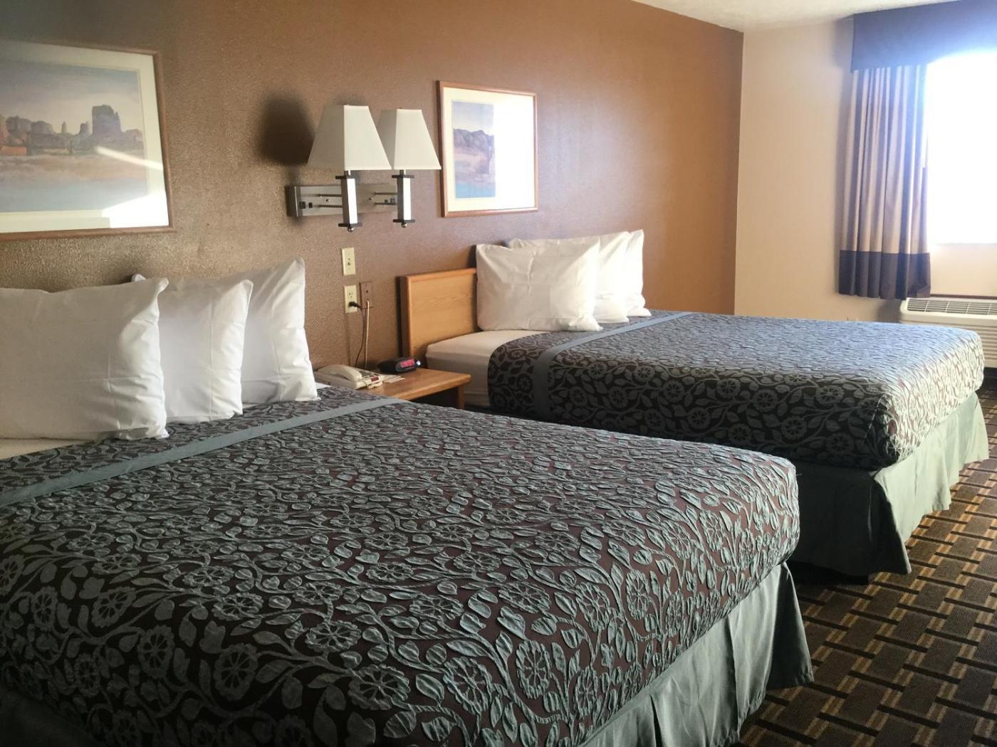 Queen Room Two Queen Beds Non-Smoking,761450560:JPEG