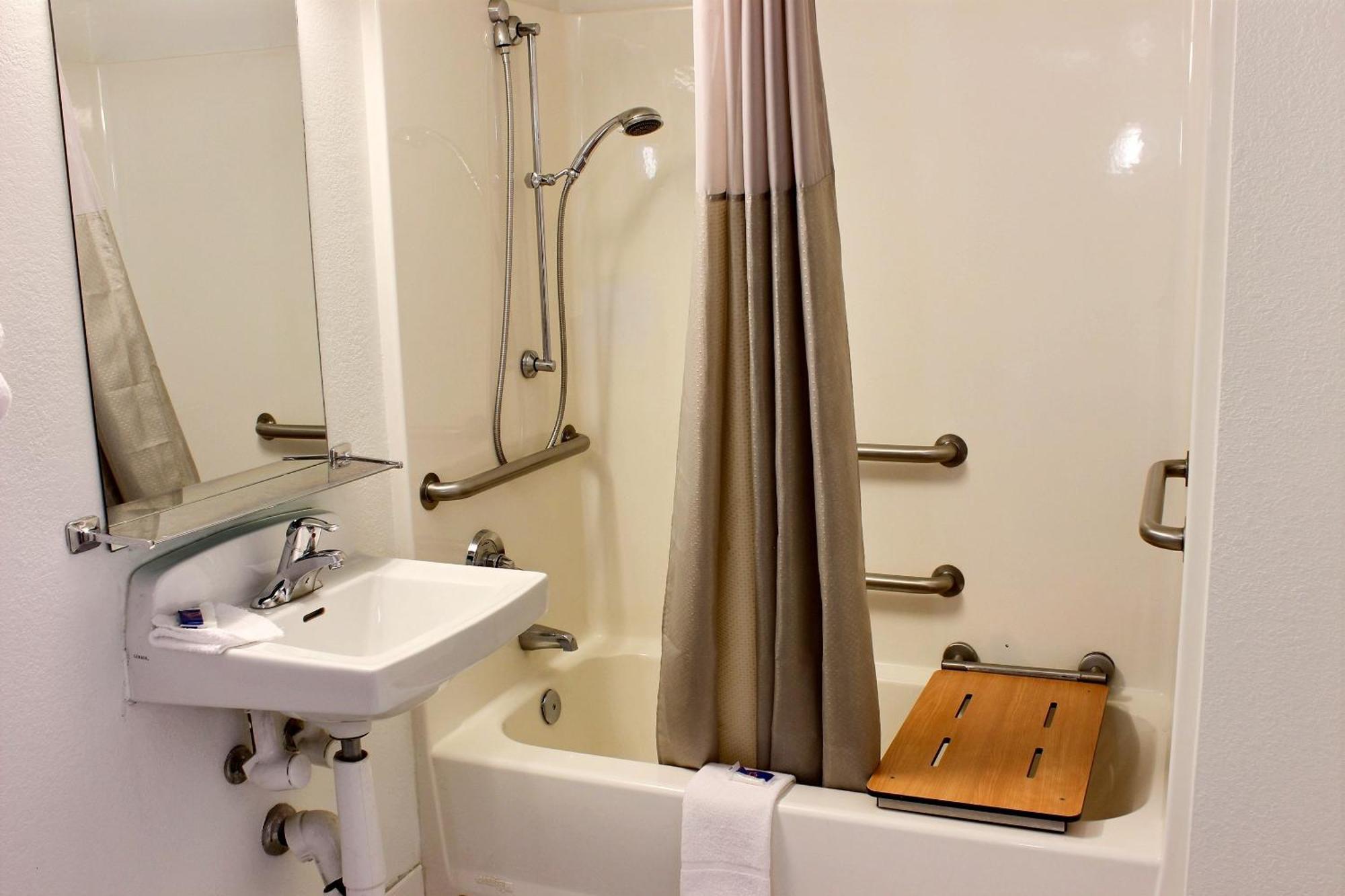 Queen Room with Two Queen Beds - Disability Access