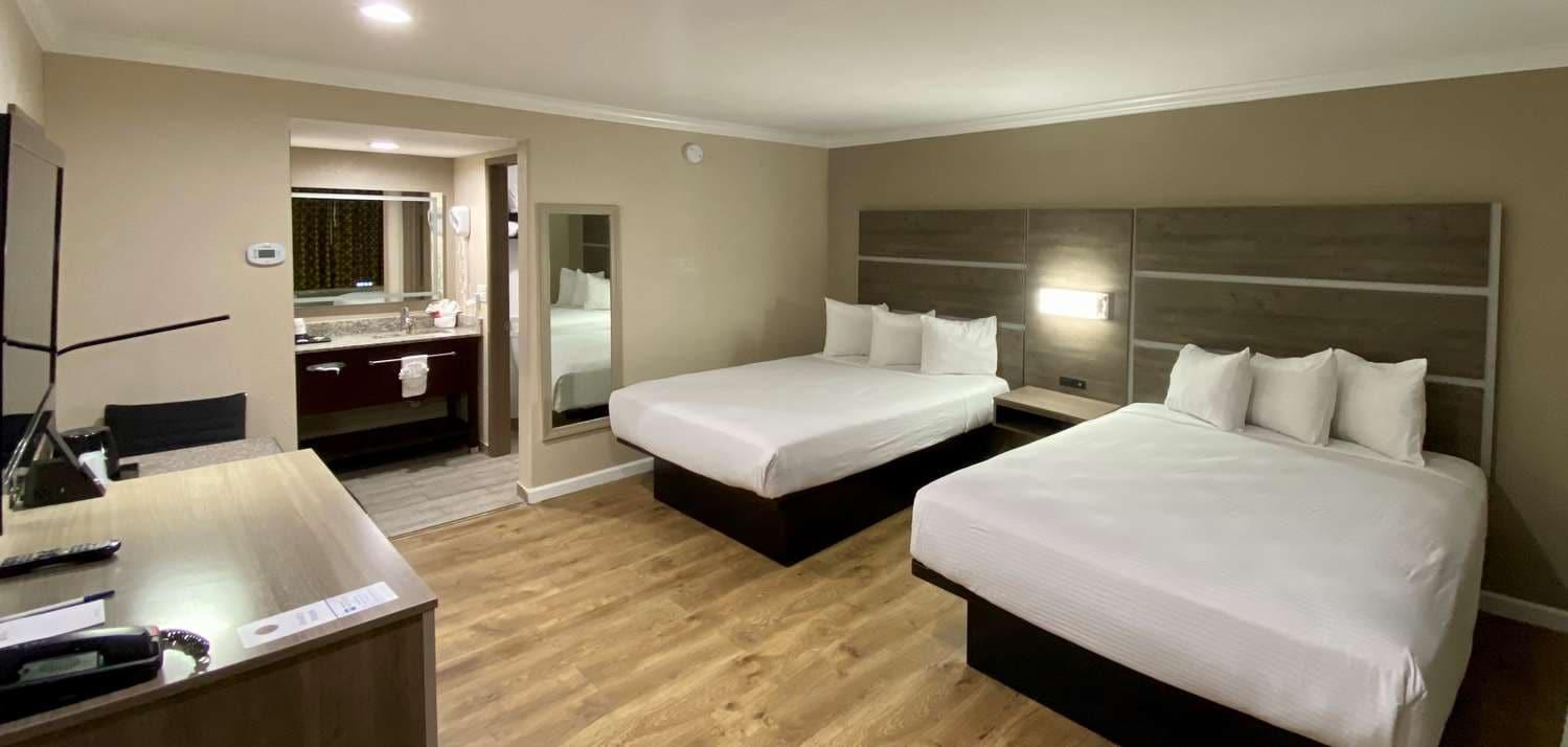 Queen Room Two Queen Beds Non-Smoking or Ground Floor,1235078168:JPEG