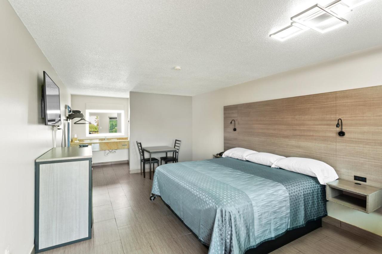 Deluxe King Room,1244355109:JPEG