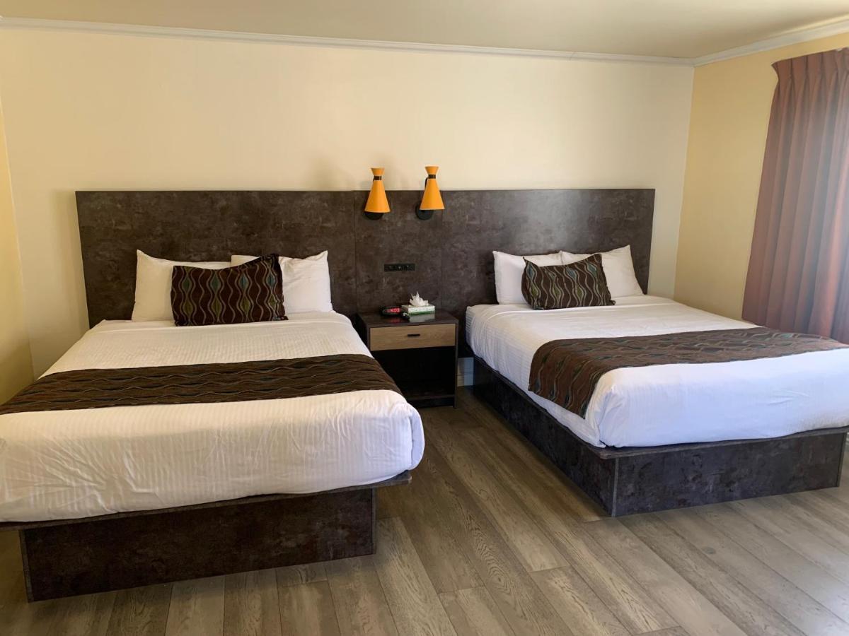 Deluxe Queen Room with Two Queen Beds