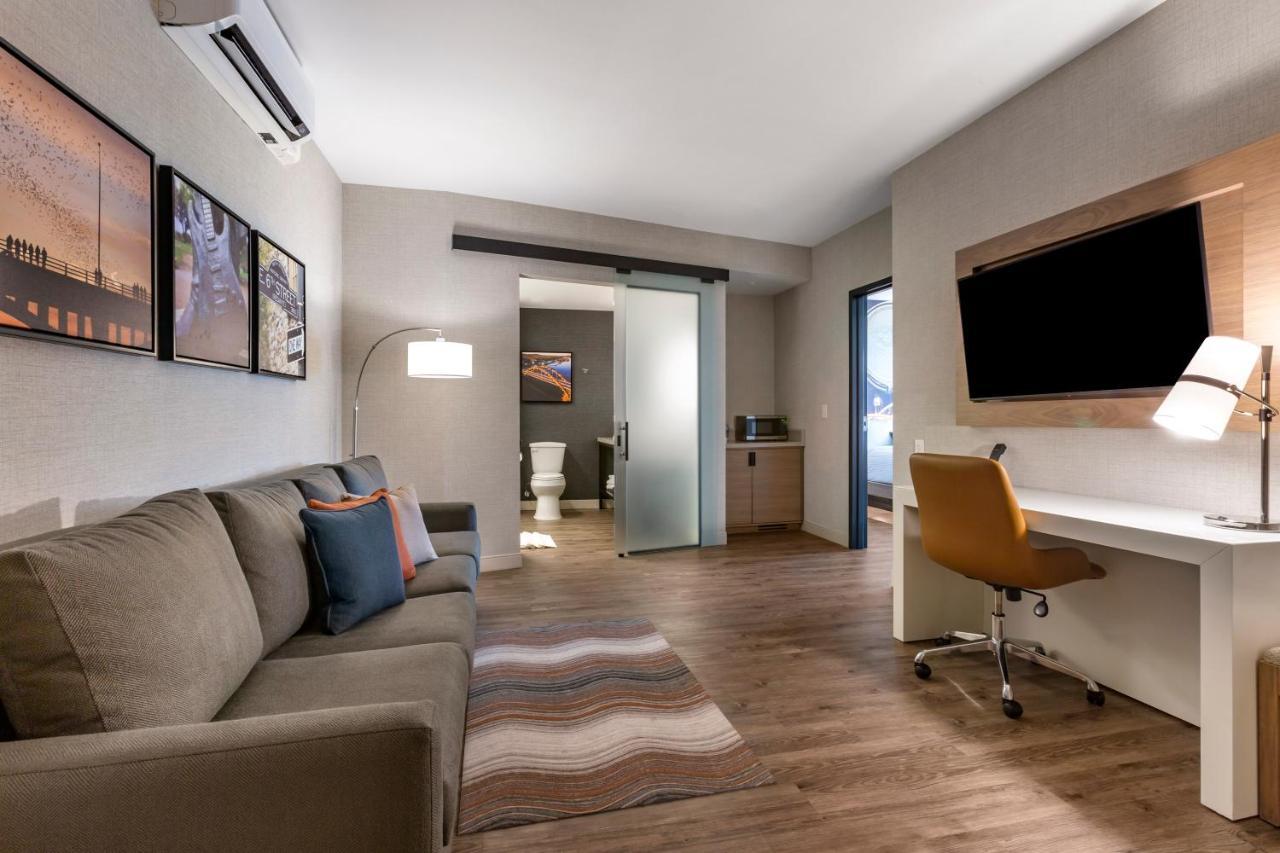 Accessible King Suite Sofabed Non Smoking,1286084104:JPEG