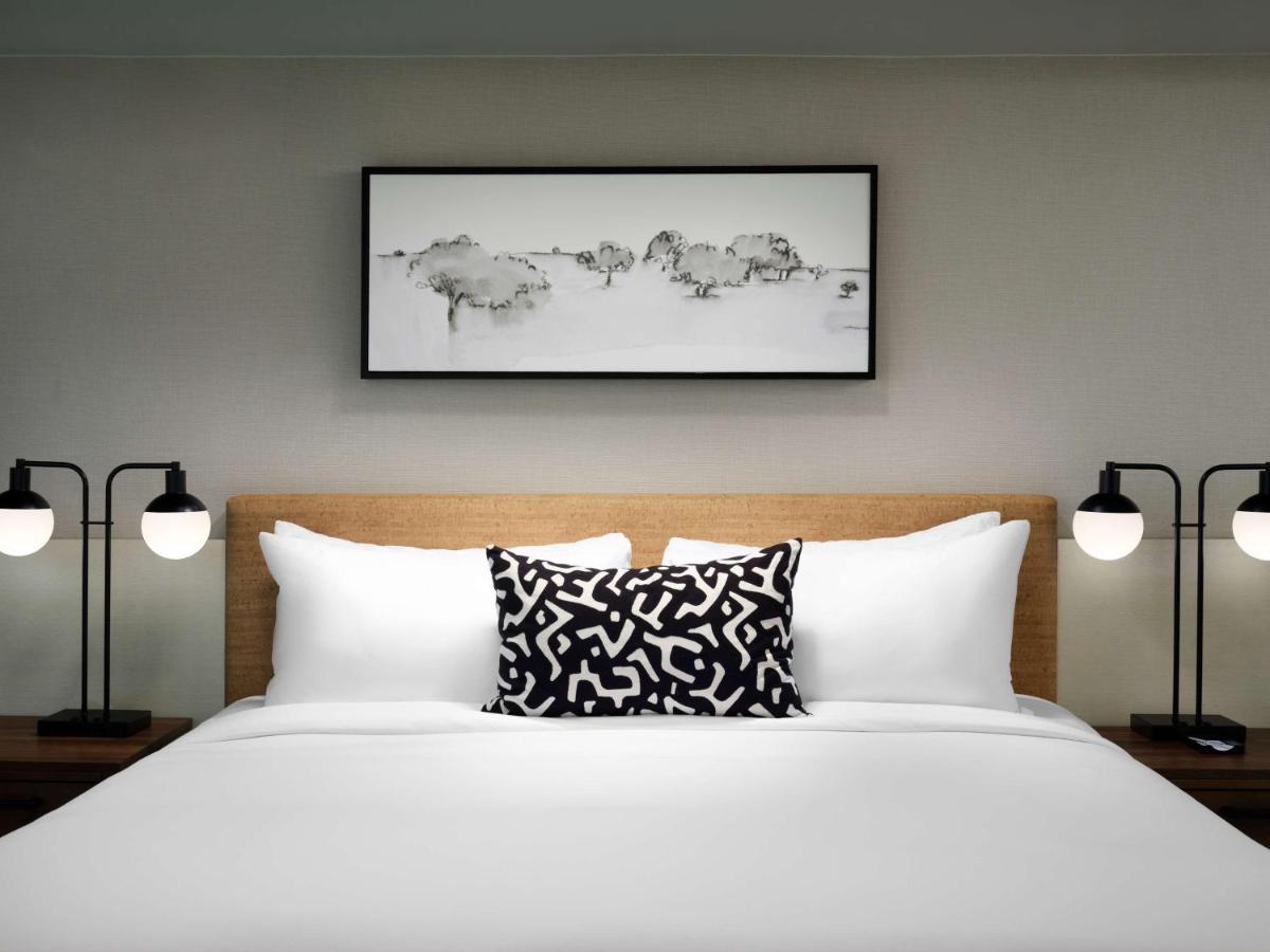 Deluxe King Room,1266476509:JPEG
