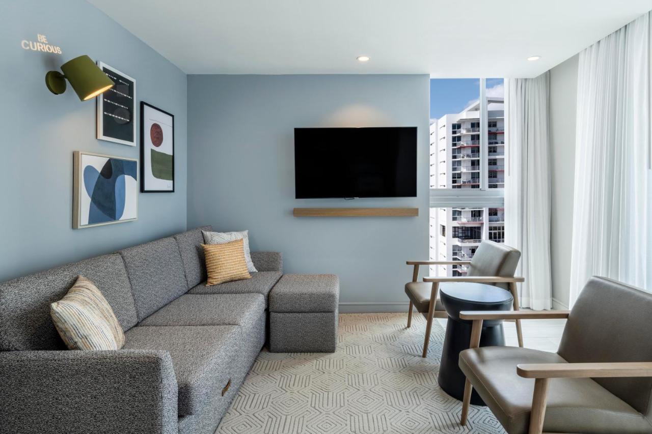 Suite King com 1 Quarto, Sofá-cama e Varanda - Não Fumador