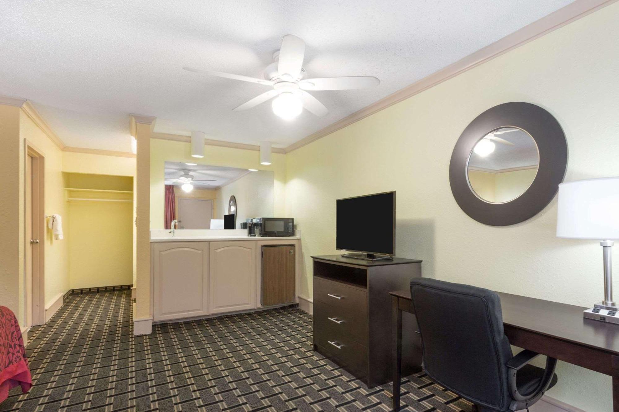 Deluxe Double with Two Double Beds - Smoking