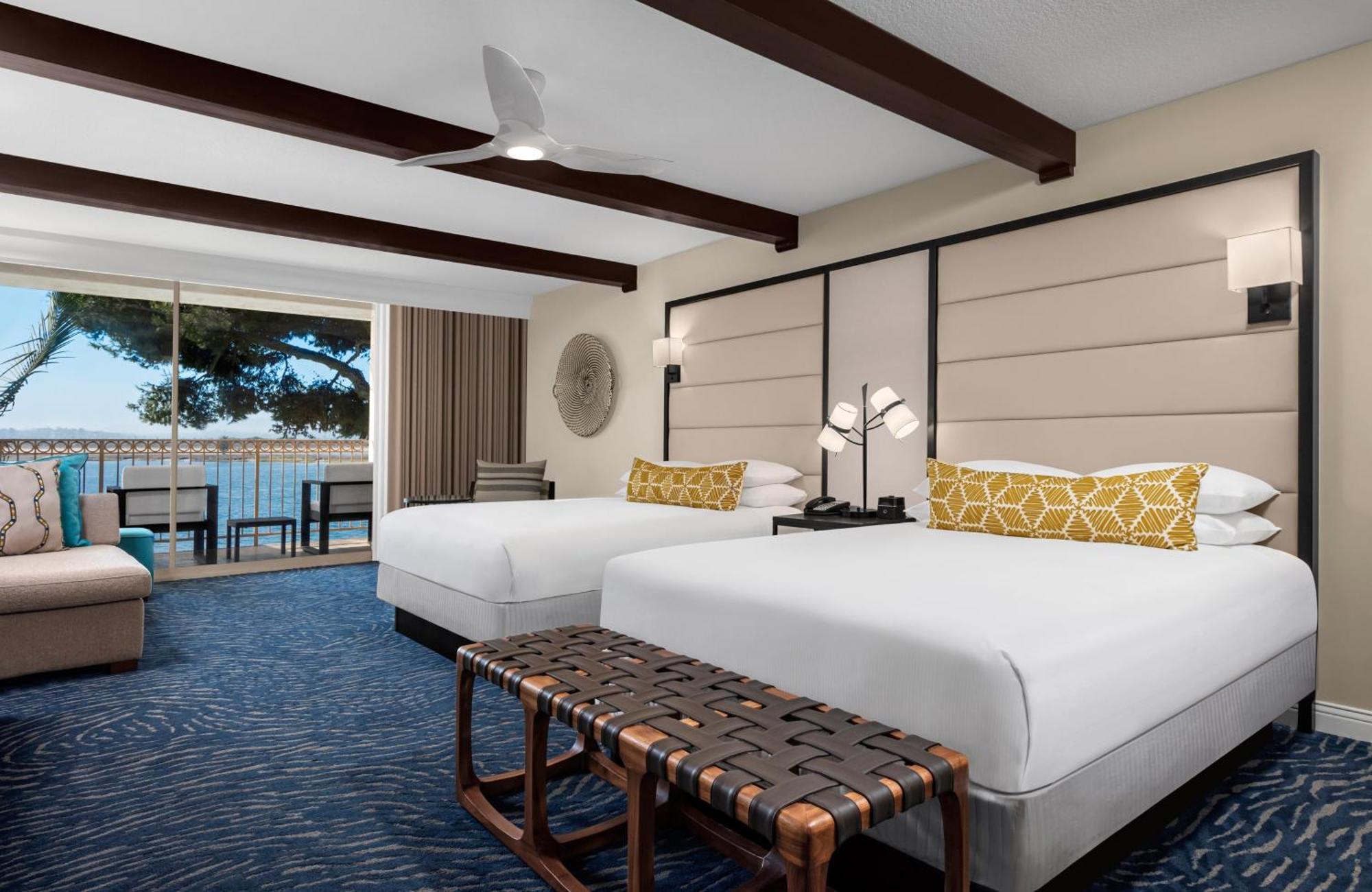 Zimmer mit Queensize-Bett und Meerblick