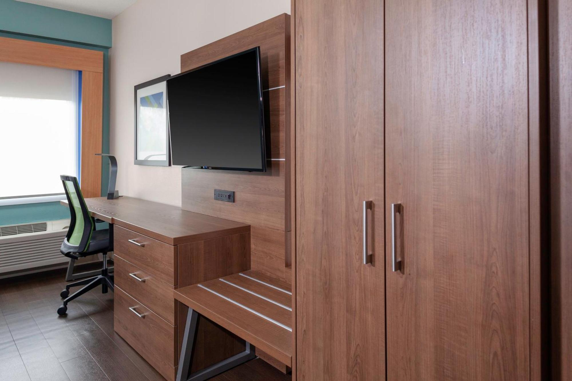 King Room Mobility Access or Hearing Accessible,1438428418:JPEG