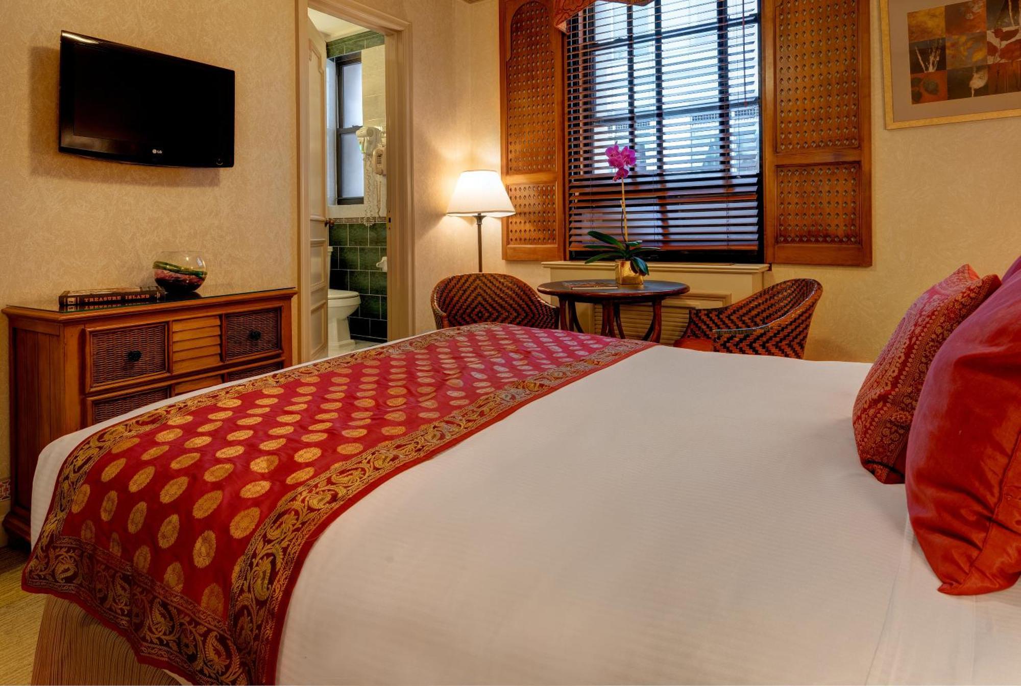 Petite Queen Room,664151439:JPEG