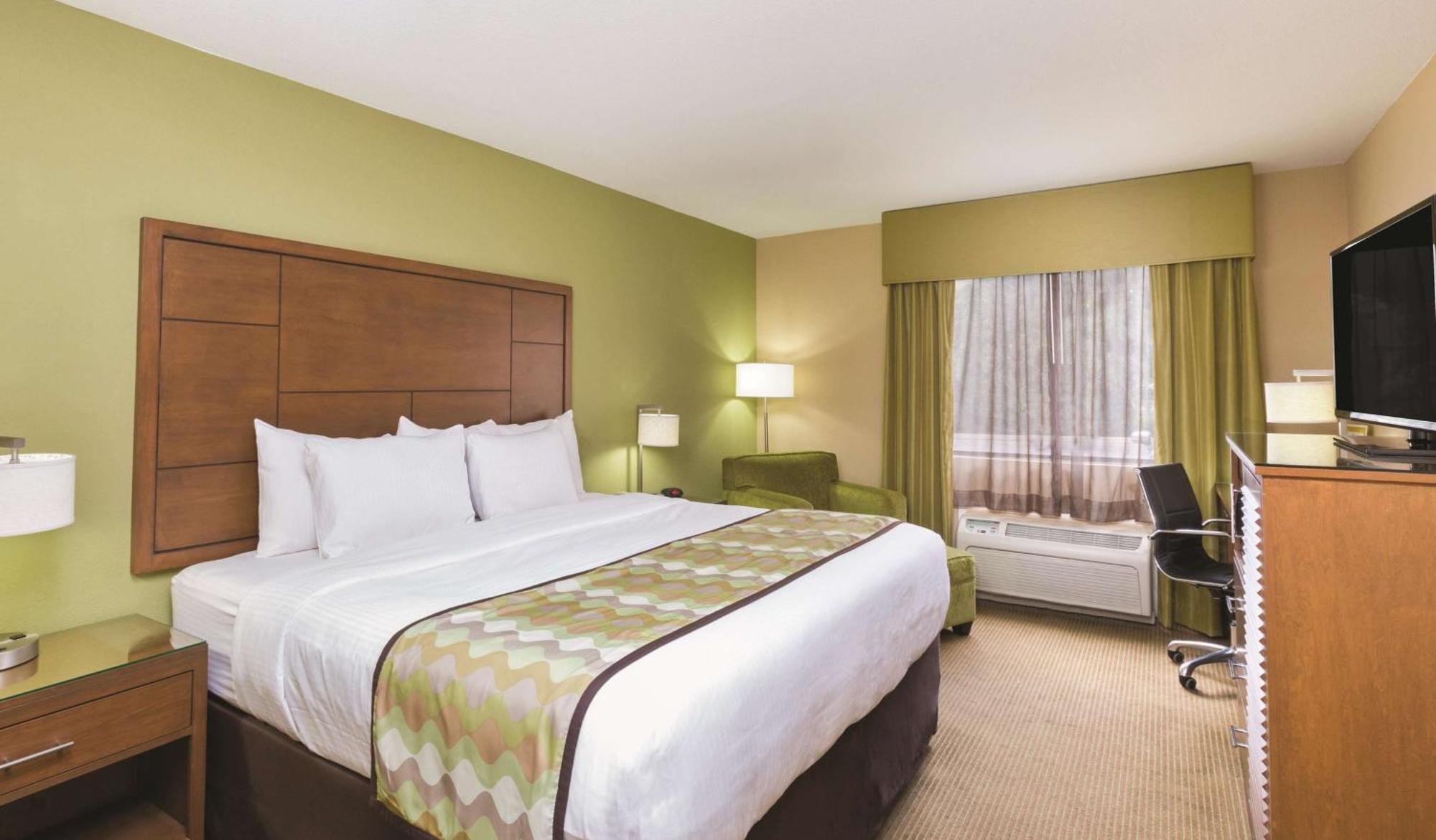 King Room Roll Shower Mobility or Hearing Accessible Non-Smoking