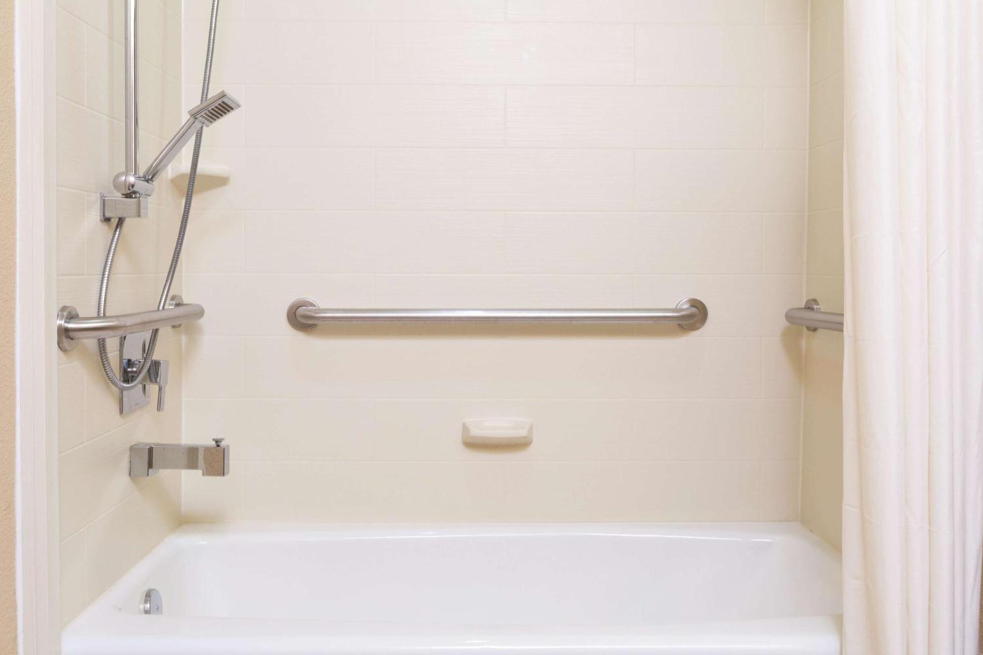 Queen Room Two Queen Beds Roll Shower Mobility or Hearing Accessible Non-Smoking,1275845917:JPEG