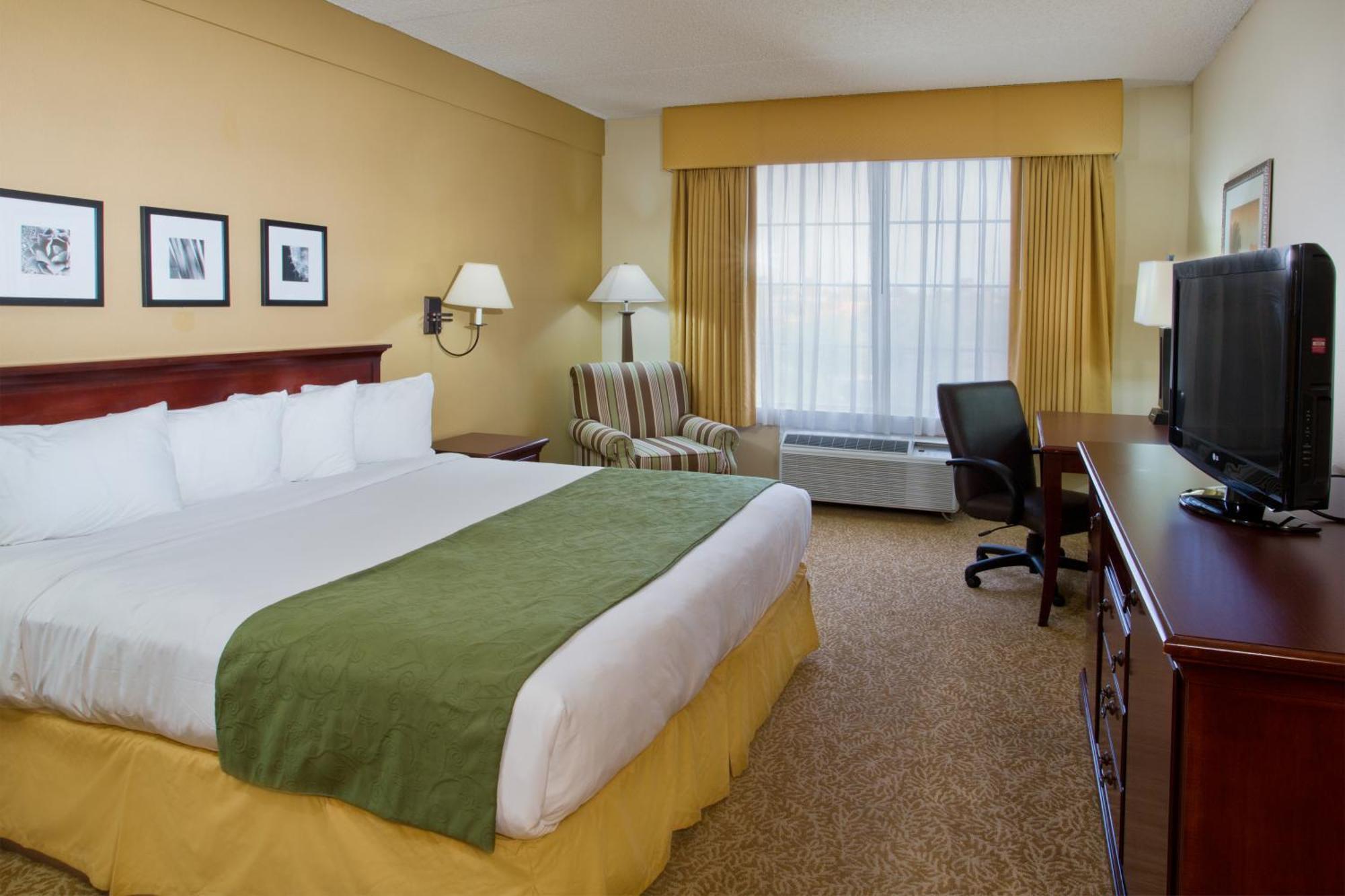 One-Bedroom King Suite,180565467:JPEG
