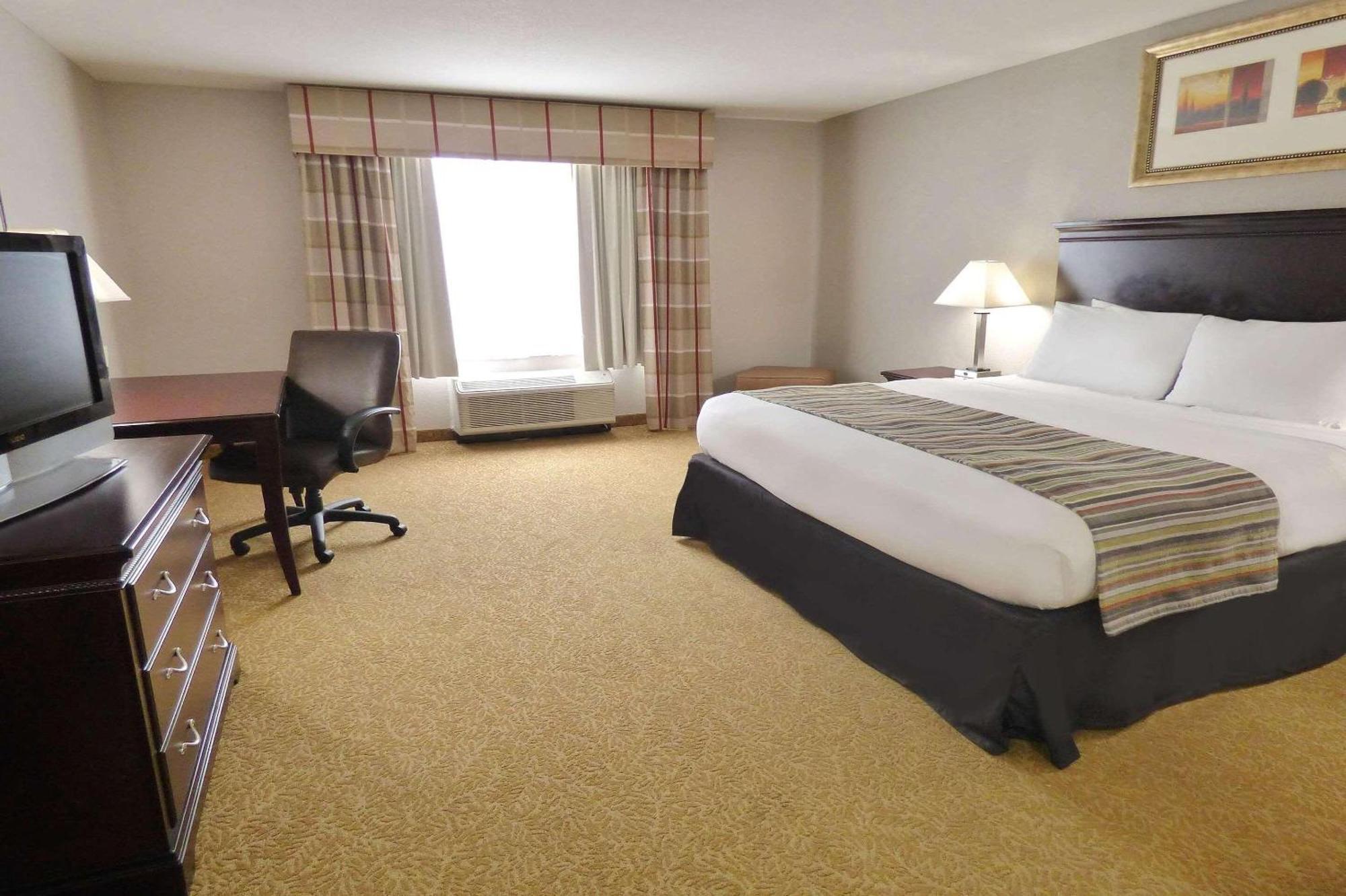 One-Bedroom King Suite Non-Smoking,1276349824:JPEG