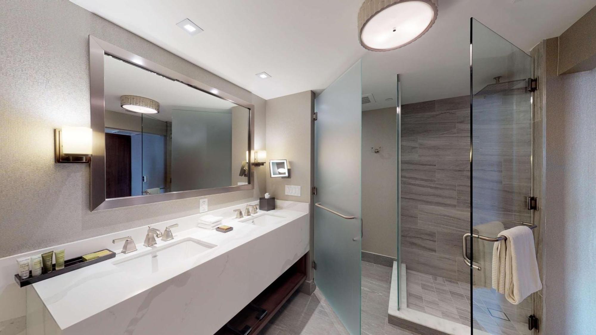 Premier Preferred Two Room Suite Ocean View 1 King Bed,1557458314:JPEG