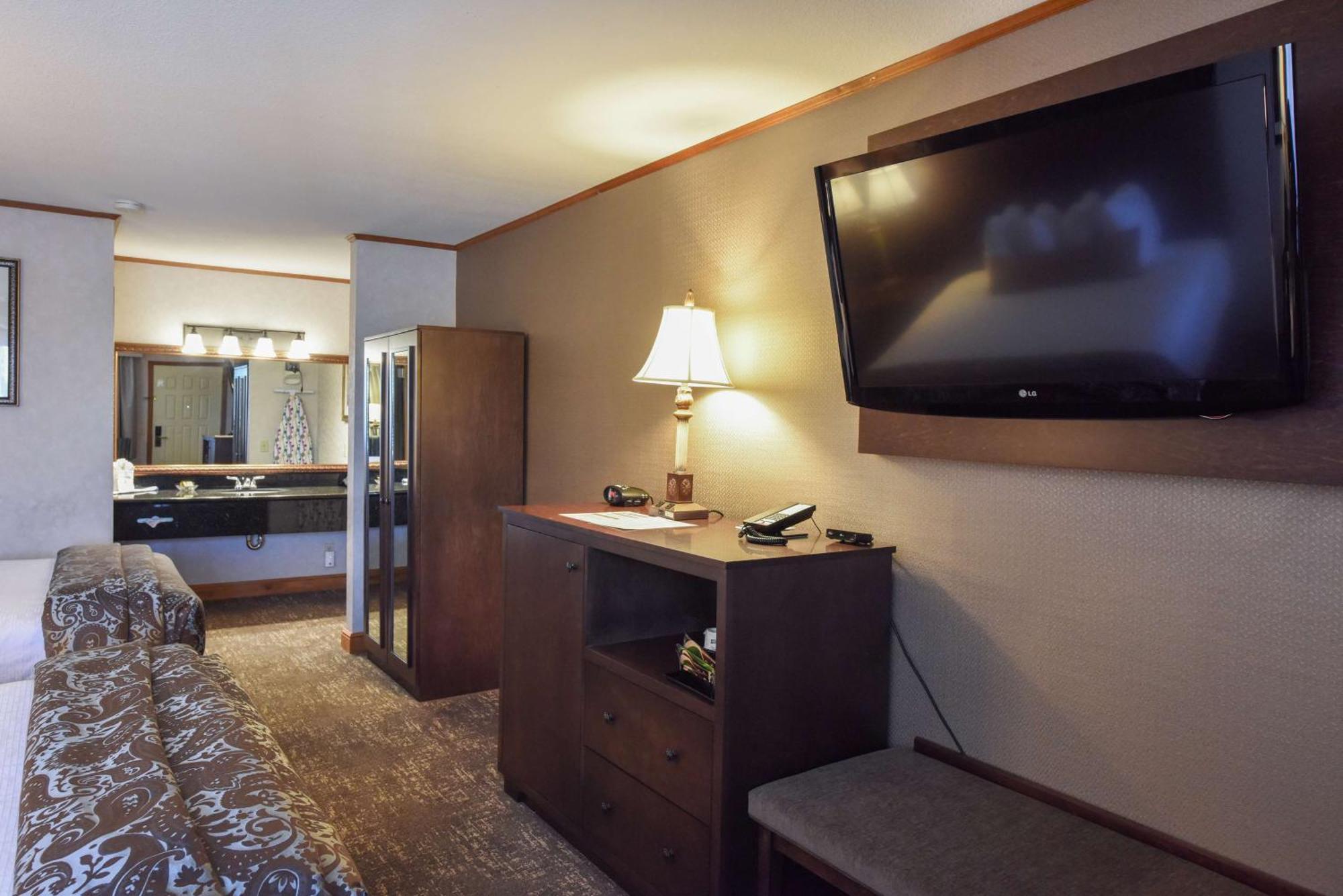 Queen Suite Lake View,1276686112:JPEG