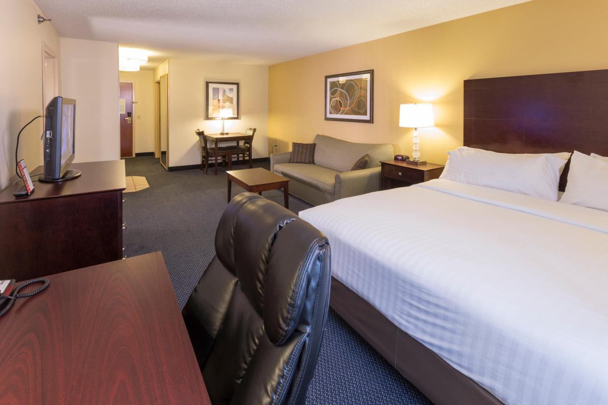 King Suite with Lake View