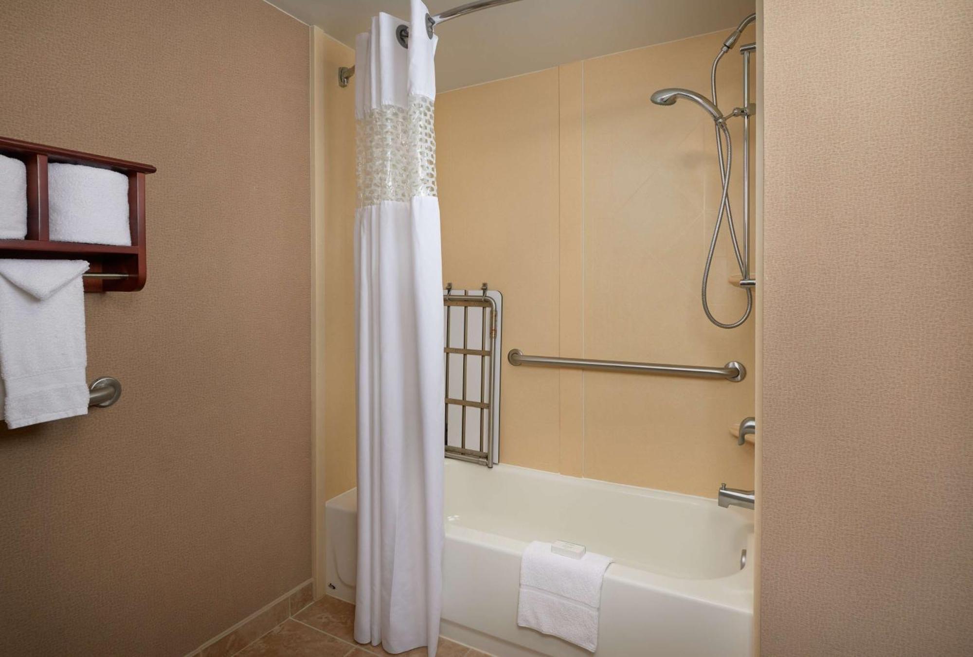 Double Room Accessible Tub Mobility Access,1551965185:JPEG