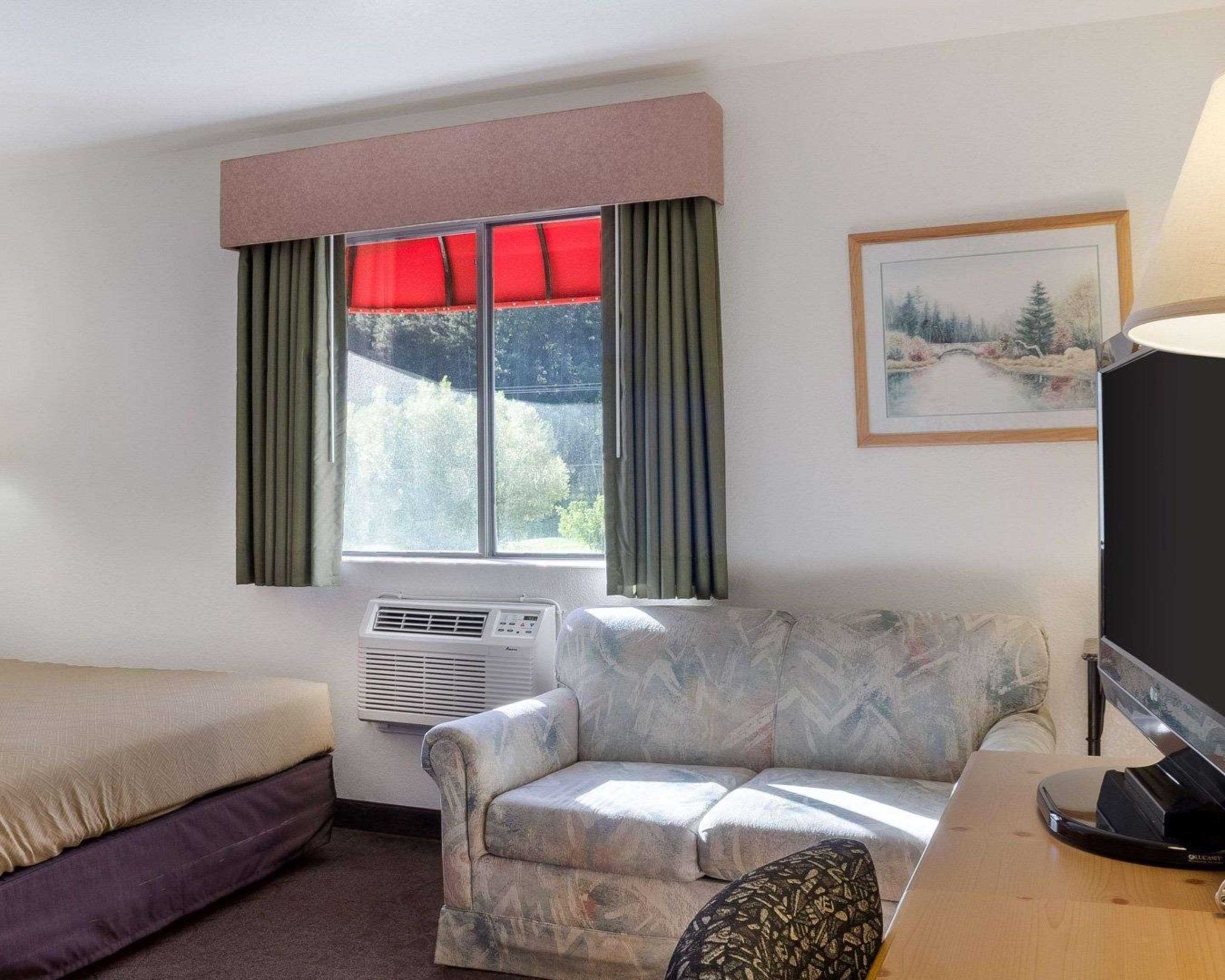 Standard Queen Room - Top Floor