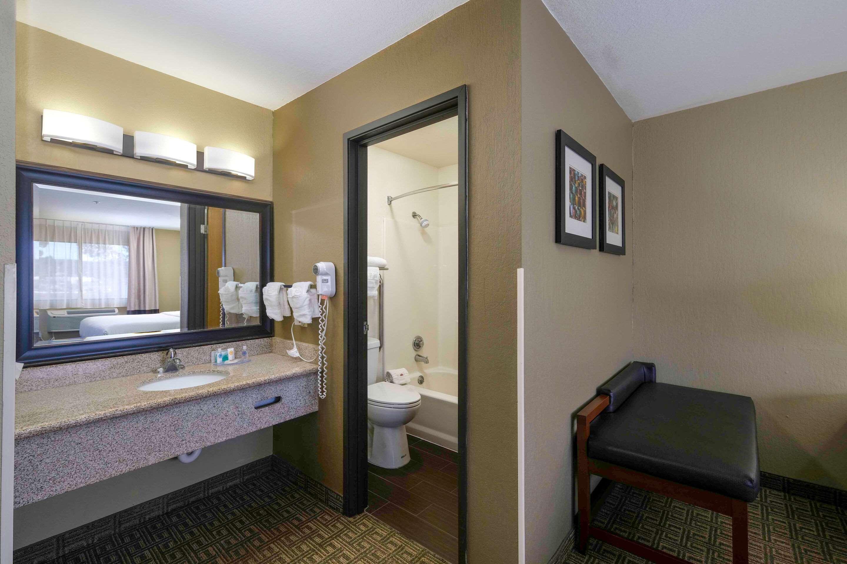 King Suite with Spa Bath- Non-Smoking