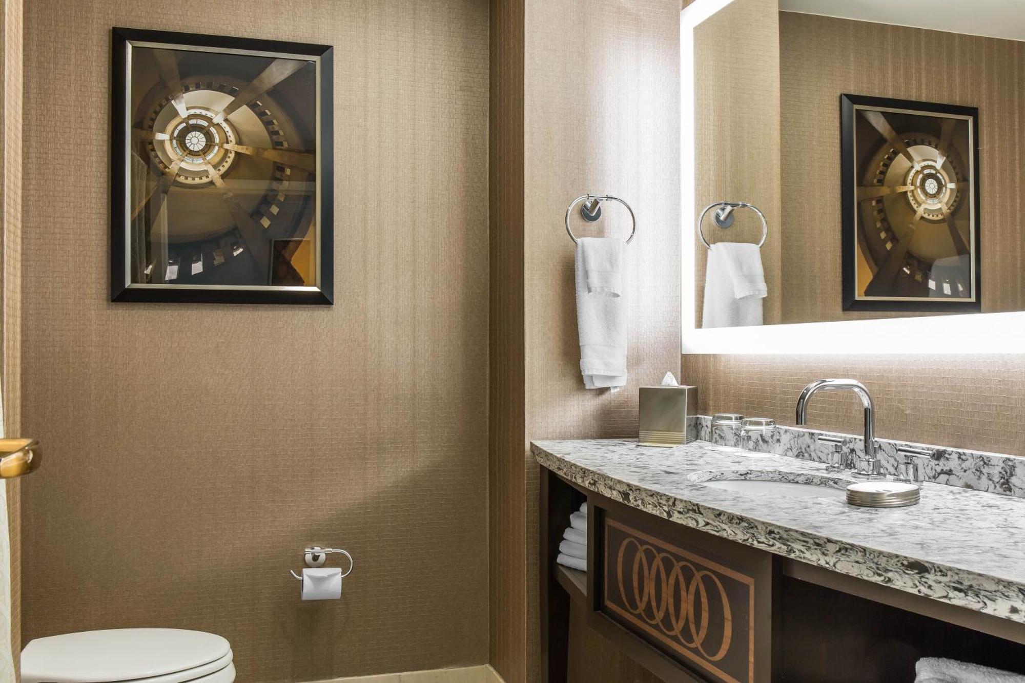 Premier Room – 1 King Bed,1279202824:JPEG