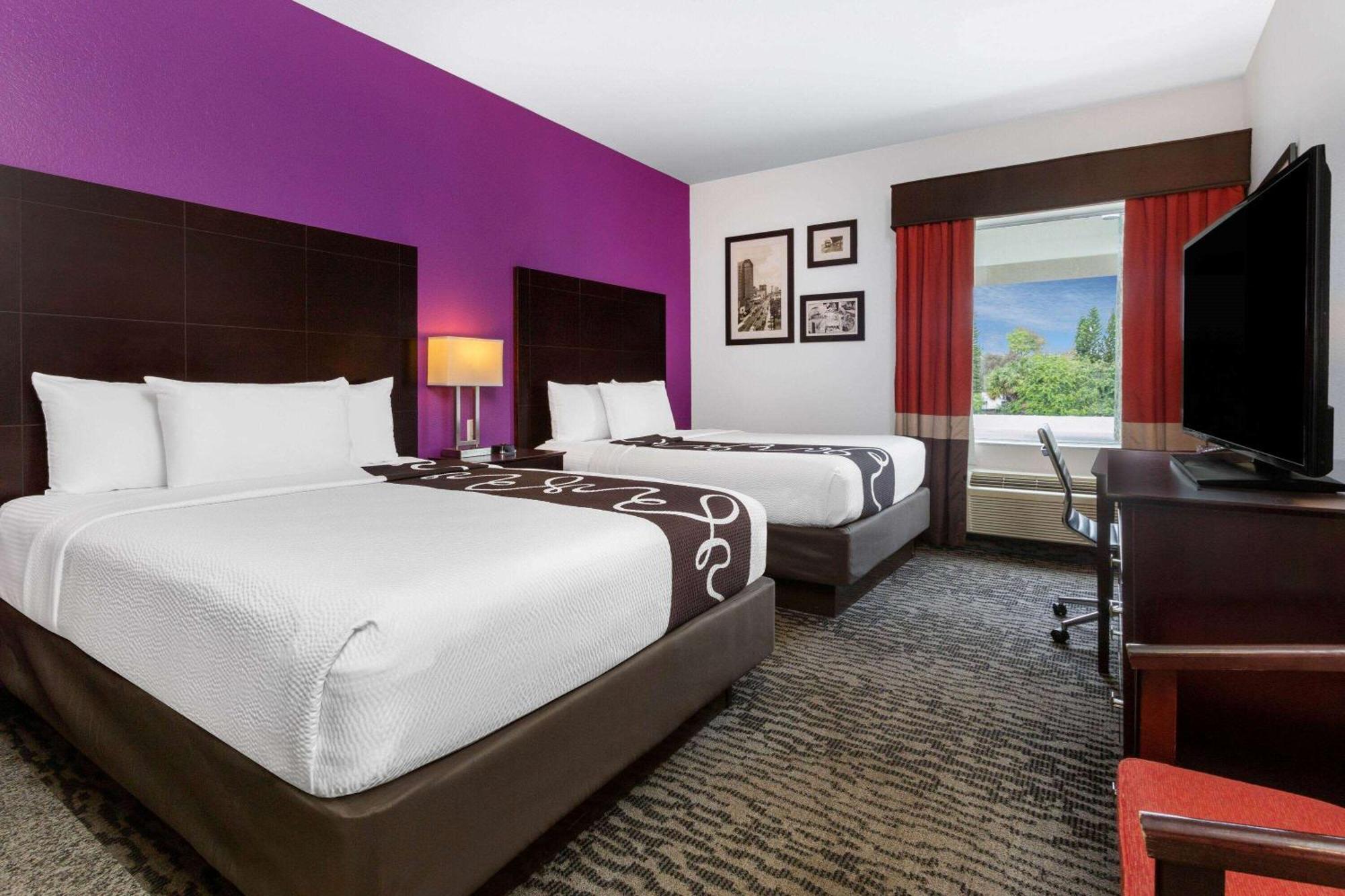 Queen Room Two Queen Beds Bathtub Grab Bars First Floor Mobility Accessible Non-Smoking,1280159443:JPEG