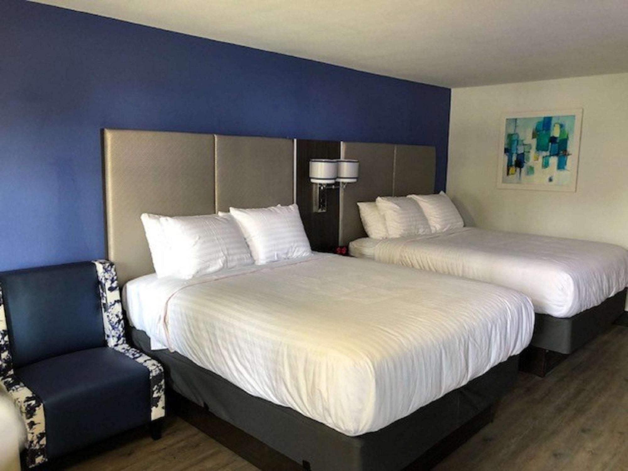 Queen Room Two Queen Beds Roll Shower Disability Access,843708776:JPEG