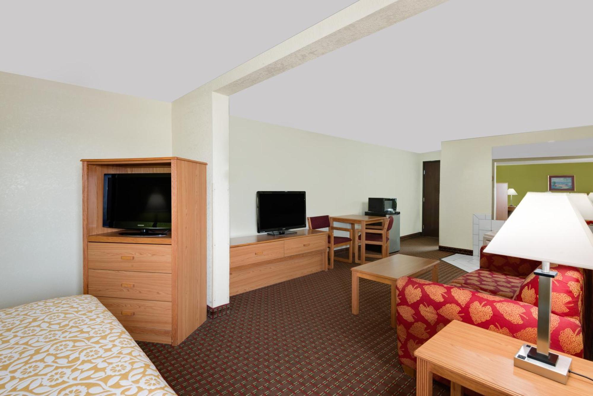 King Studio Suite with Jetted Tub - Non-Smoking