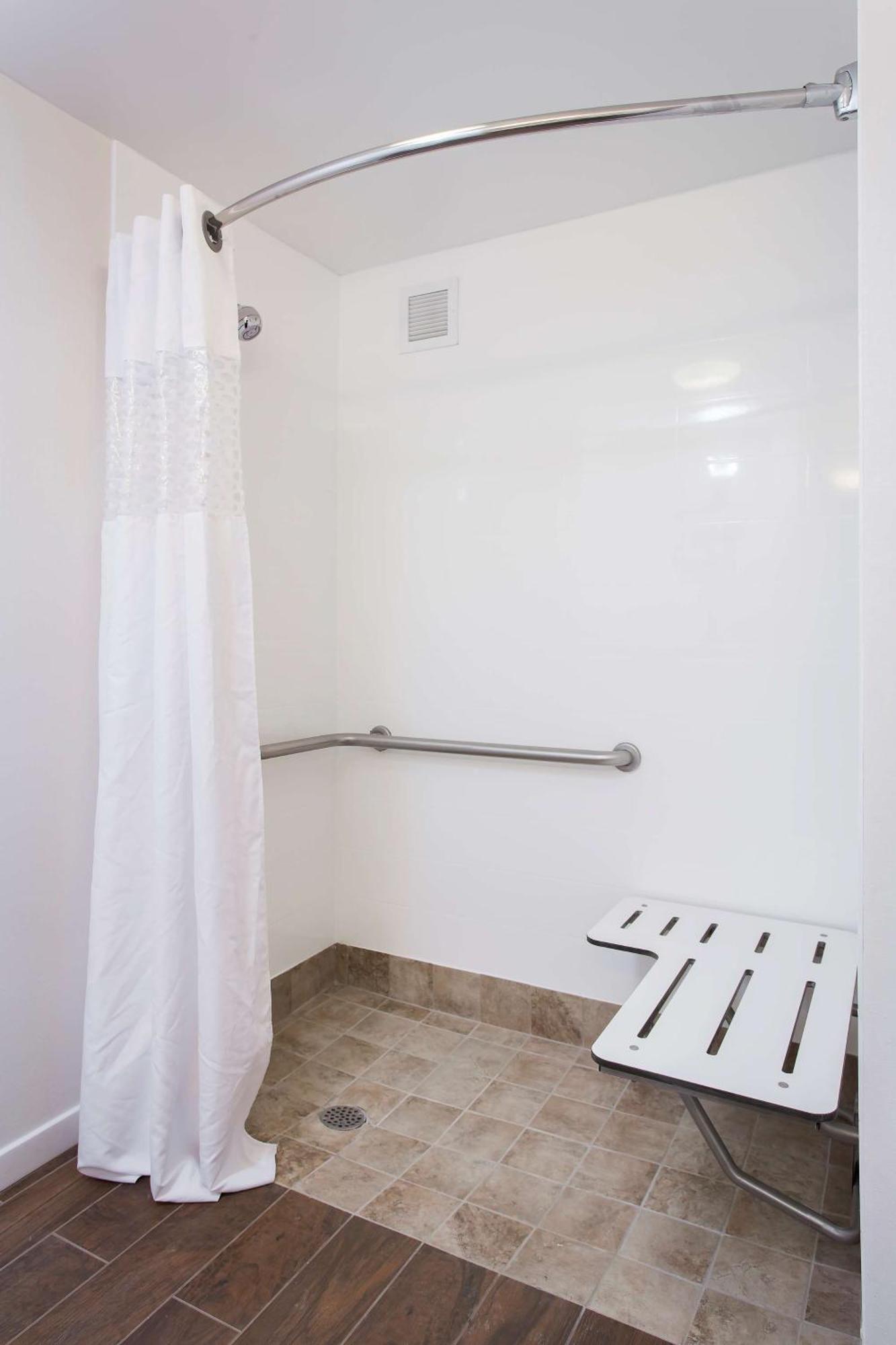 King Room with Accessible Tub - Mobility and Hearing Access/Non-Smoking